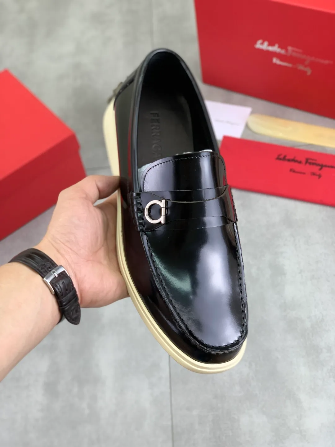 Men's Men's Shoes 💰P580💰[New Style] Water-dyed Niuli 🆘[Salvatore Ferragamo] Ferragamo's latest casual business leather shoes for men! Listed simultaneously! The fabric is made of specially imported original open-edge beaded calfskin, and the interior is made of imported water-dyed cowhide. It is absolutely luxurious and leads the fashion trend. Matching code: 38-44 (45 and 46 can be customized) Black, brown and burgundy colors available